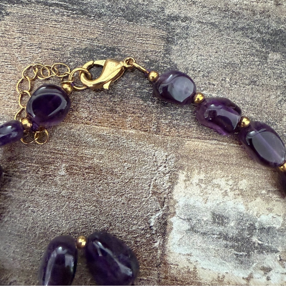 Purple stone and gold toned necklace - Picture 3 of 3